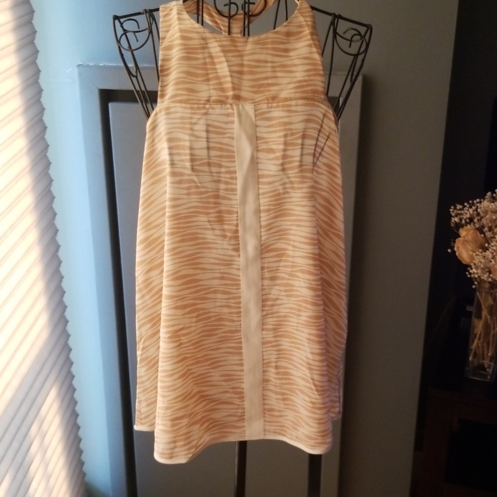 Elizabeth James top